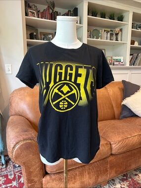 🌸3 FOR $20🌸 
Nuggets Black & Yellow Graphic Tee